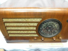 UNIQUE, UNKNOWN 1937 DELCO RU-1142 CONSOLE in a TABLETOP 8 TUBE RADIO-SERVICED