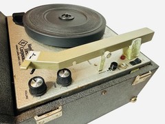 Hamilton Electronics Model 930 Vintage Record Player & Peter Pan record lot