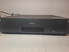 GOLDSTAR GVR-DD1 8mm VCR Video8 VHS Combo Player FOR PARTS OR REPAIR- POWERS ON