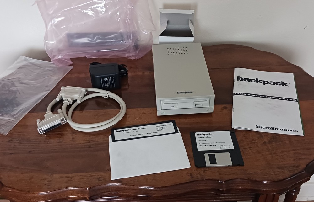 MicroSolutions BackPack 3.5″ Floppy Drive 1.44MB Model 014350 w/ DOS 6.22 driver