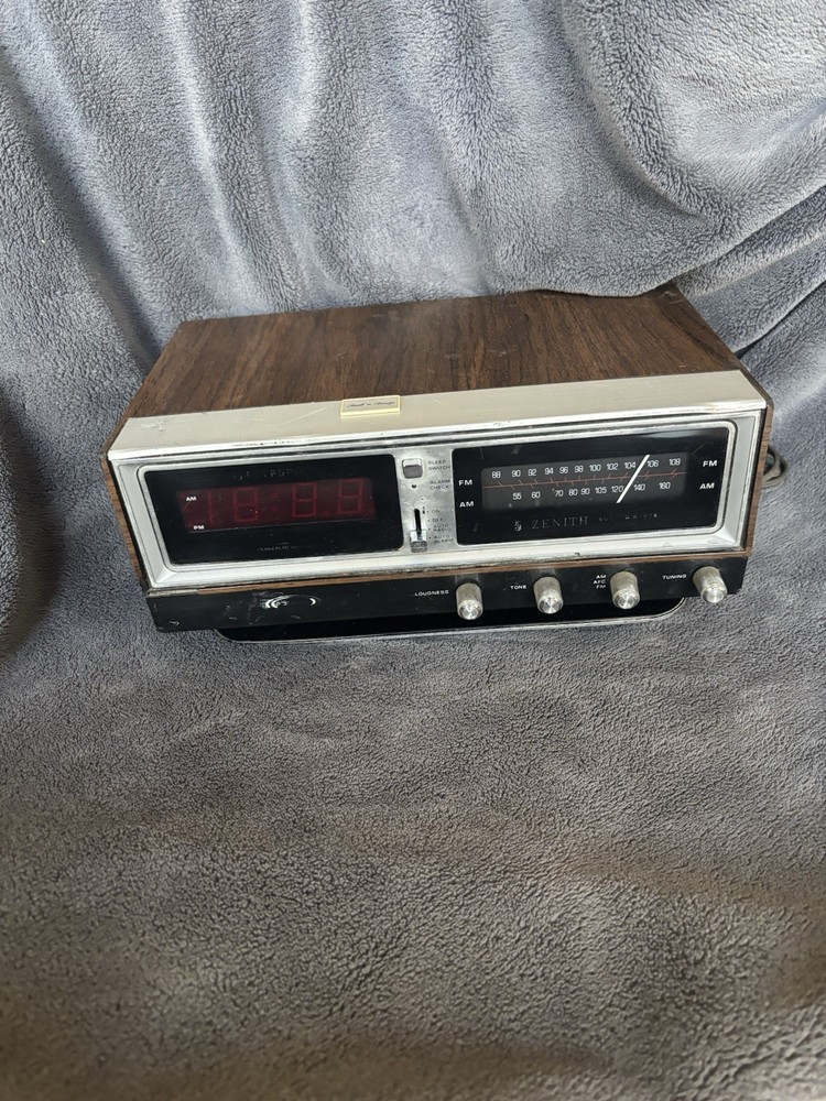 Vintage Zenith Clock Radio Circle of Sound H472 AM/FM Solid State Tested Works