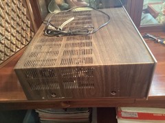 VINTAGE MARANTZ 2235 stereo receiver works well needs back blue lights speakers?