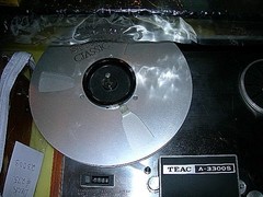 TWO BRAND NEW (MINT) 10.5″ REEL TO REEL TAPE DECK HUB ADAPTER SPACER DISCS