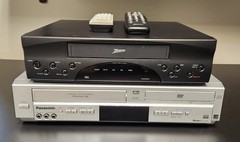 Zenith VR4206HF & Panasonic PV-D4734S VHS/DVD Players – For Parts