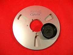 TWO BRAND NEW (MINT) 10.5″ REEL TO REEL TAPE DECK HUB ADAPTER SPACER DISCS