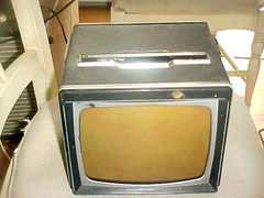 RETRO VINTAGE TV CBS TV MONITOR 8 INCH GE B+W EARLY 60s TRANSISTORIZED
