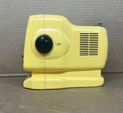 Vintage GPX Portable 5 Inch B/W CRT Retro Gaming TV & AM/FM Radio Yellow