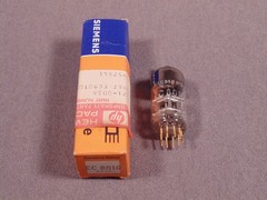 1 EC8010 8556 SEIMENS Gold Pin Germany HiFi Amp Vintage Vacuum Tube NOS Strong