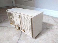 Vintage 1960s Motorola AM Tabletop Radio w/ Alarm Clock Off White