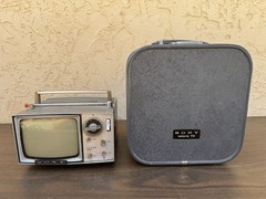 Vintage Sony 5-303W All Transistor Portable Analog Micro TV w/ Case – Japan