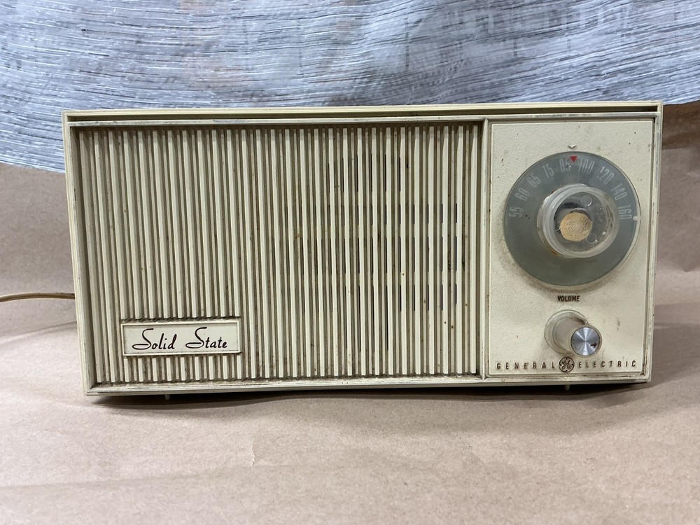 Vtg 1966 General Electric Table Top Beige Solid State FM AM Radio Tested works
