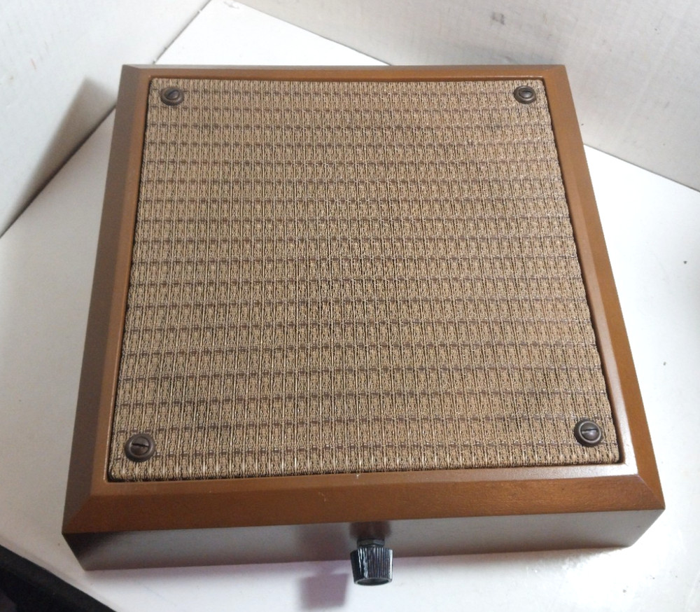 VINTAGE JW DAVIS HEAVY DUTY WALL MOUNT SPEAKER MODEL V8/AA1, FREE SHIPPING
