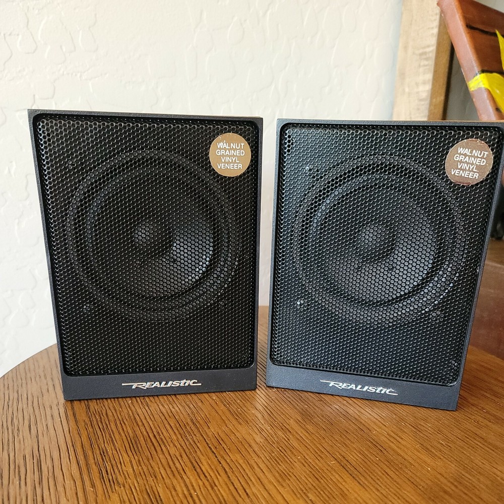 Realistic Minimus 2.5 /7 Inch Speakers. Excellent Condition!