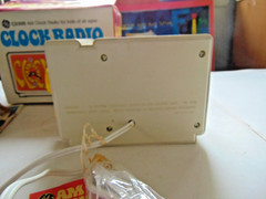 RARE GE C3300 WHITE CLOCK AM RADIO ALARM VINTAGE NEW? PETER MAX STYLE 1971 MIB