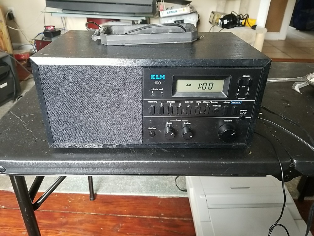 Vintage KLH AM/FM Alarm Clock Radio Model 100 With Anntenna