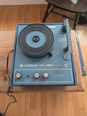 Vintage Califone Turntable 1420k Portable record player 4 speed phonograph Case