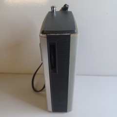 Realistic RS AM FM Solid State Transistor Radio Metal Face Antenna