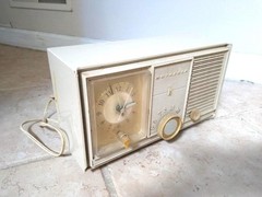 Vintage 1960s Motorola AM Tabletop Radio w/ Alarm Clock Off White