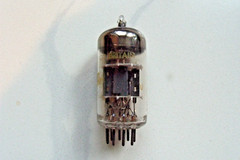 FAB MULLARD ECC81/12AT7 10M MASTER SERIES TUBE