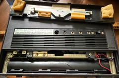 Vintage Sharp FV-1710 Multiband Deluxe Radio