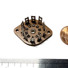 one vintage 9-Pin CINCH USA Wafer Tube Socket for 12AX7 6DJ8 B9A NOS