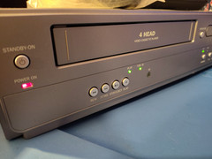 Magnavox DV200MW8 4-Head VCR/DVD Combo Player DVD VHS Tested W/Remote Working