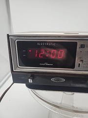 Vintage Zenith Clock Radio Alarm Circle of Sound K472W AM/FM LED Digital WORKING
