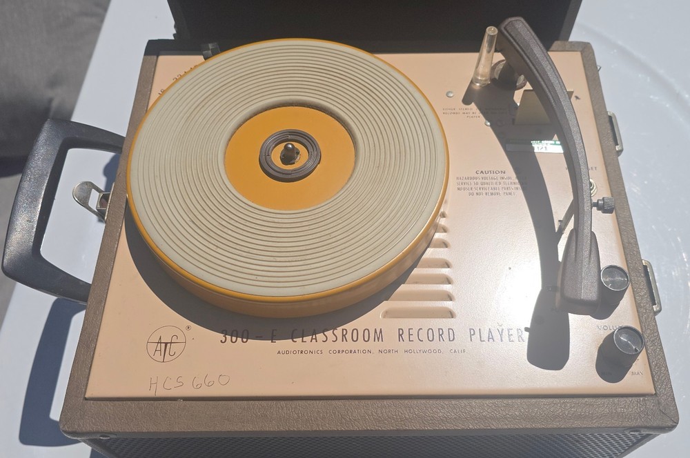 Vintage Audiotronics 300-E Classroom Record Player; 4-Speed; Tested w/Case