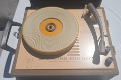 Vintage Audiotronics 300-E Classroom Record Player; 4-Speed; Tested w/Case