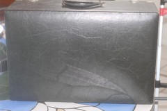 Vintage 1932 General Electric A-81 Portable Radio with tubes, missing cover.