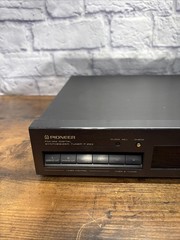 Vintage Pioneer FM/AM Digital Synthesizer Tuner F-Z93 Stereo System Electronics