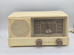 Vintage GE Model 415 Radio