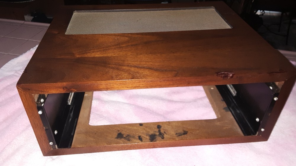 McIntosh L52 wood case original 1977 made has some nicks due to the age