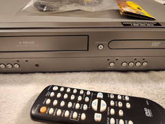 Magnavox DV200MW8 4-Head VCR/DVD Combo Player DVD VHS Tested W/Remote Working