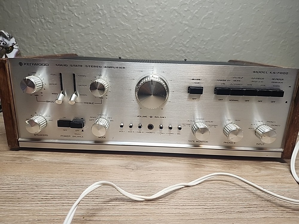 Kenwood Model KA-7002 Solid State Stereo Integrated Amplifier Works Read Please