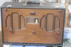Vintage 1932 General Electric A-81 Portable Radio with tubes, missing cover.