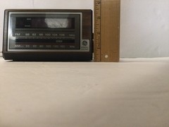 Vintage GE Electric- Battery ,AM FM Radio/ Alarm Model 7 4601A, Malaysia.