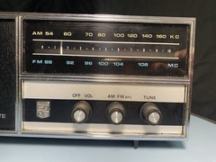 Vintage MCM Magnavox Table Top Solid State Radio. Works! Plug In. Black/Chrome