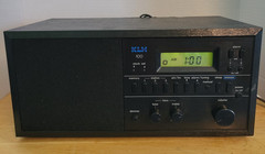 KLH Model 100 AM/FM Table Radio Built in Speaker w/Treble & Bass Tested