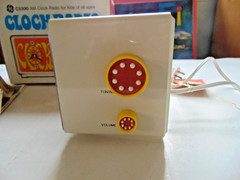 RARE GE C3300 WHITE CLOCK AM RADIO ALARM VINTAGE NEW? PETER MAX STYLE 1971 MIB