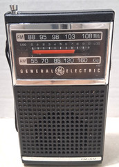 General Electric – Portable AM FM Radio – GE – 7-2500A – Vintage – Tested – Nice