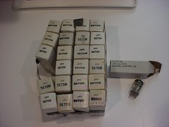 one NOS ELECTRON vacuum TUBE GE 5670W