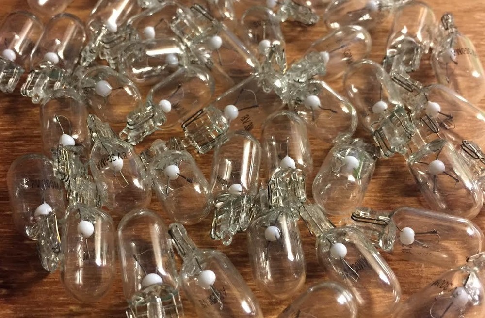 (10)WEDGE LAMP 8v-300mA/G-7500,G-7700,G-2000, G-3000,G-4700,G-5700/Sansui BULBS