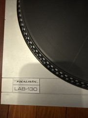 Realistic LAB-130 Precision Belt Drive Turntable With Top.. For Parts Does Power