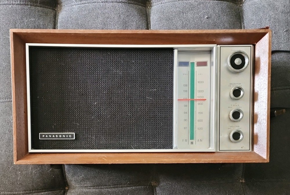 Panasonic RE-7259 FM-AM 2-Band Desktop Tabletop Wood Radio Vintage 1975 TESTED