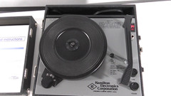 VINTAGE RECORD PLAYER HAMILTON ELECTRONICS CORP. Original in nice condition.