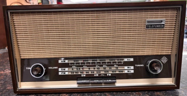 Vintage! Telefunken Jubilate 105 Tube Yable Radio 50’s/60’s Germany/Italy