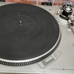 Sanyo TP-1010 Semi Automatic W/ Auto Return Belt Drive Turntable No Cartridge