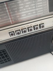 Vintage Sears Model 2673 Deluxe 7-Band Radio is a multi-band analog radio **READ