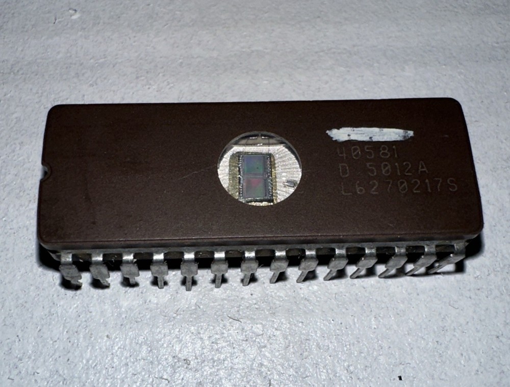 (1pc) 40581 d 5012a L6270217S UV EPROM Microcontroller Unit IC